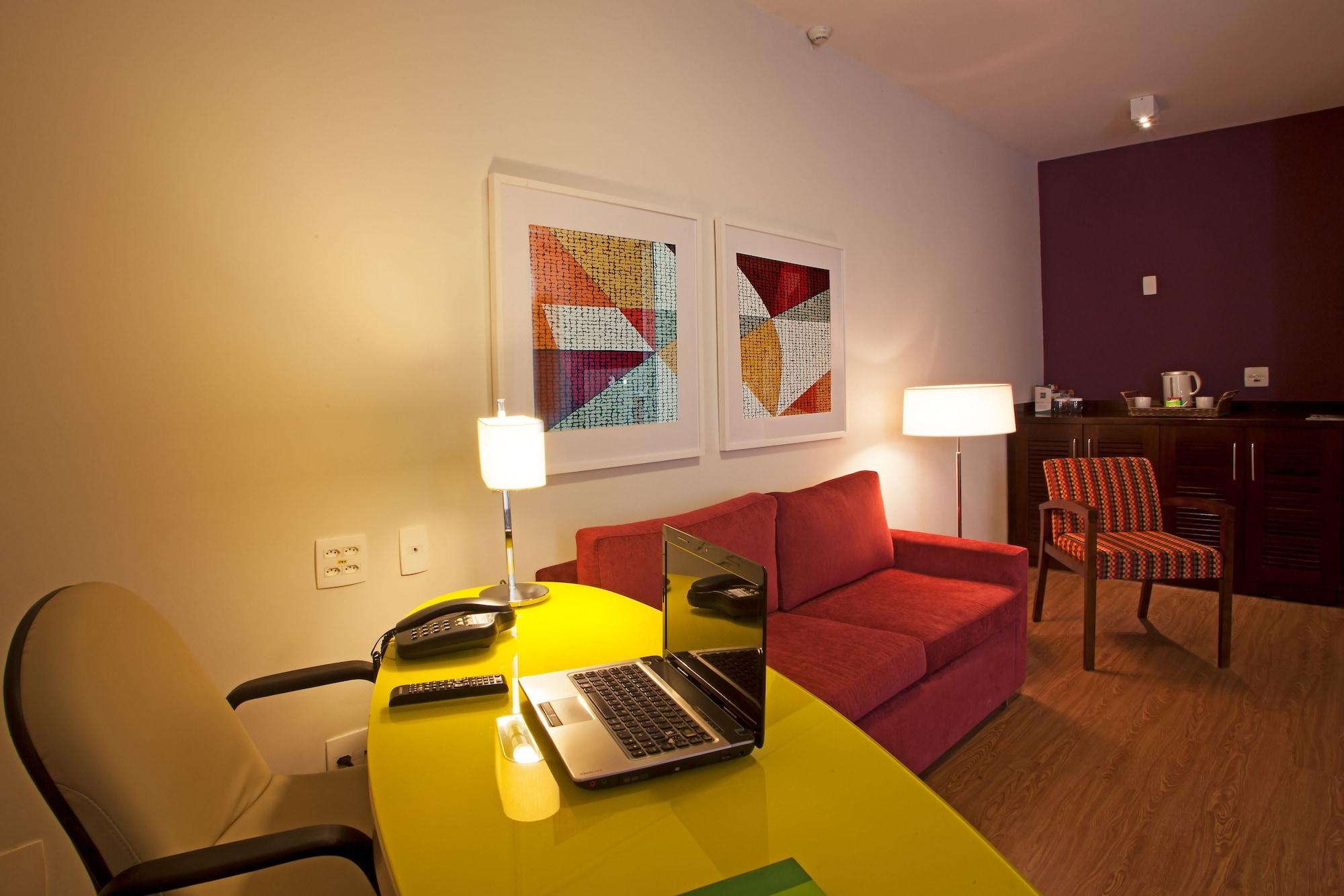 Quality Suites Alphaville Баруэри Экстерьер фото